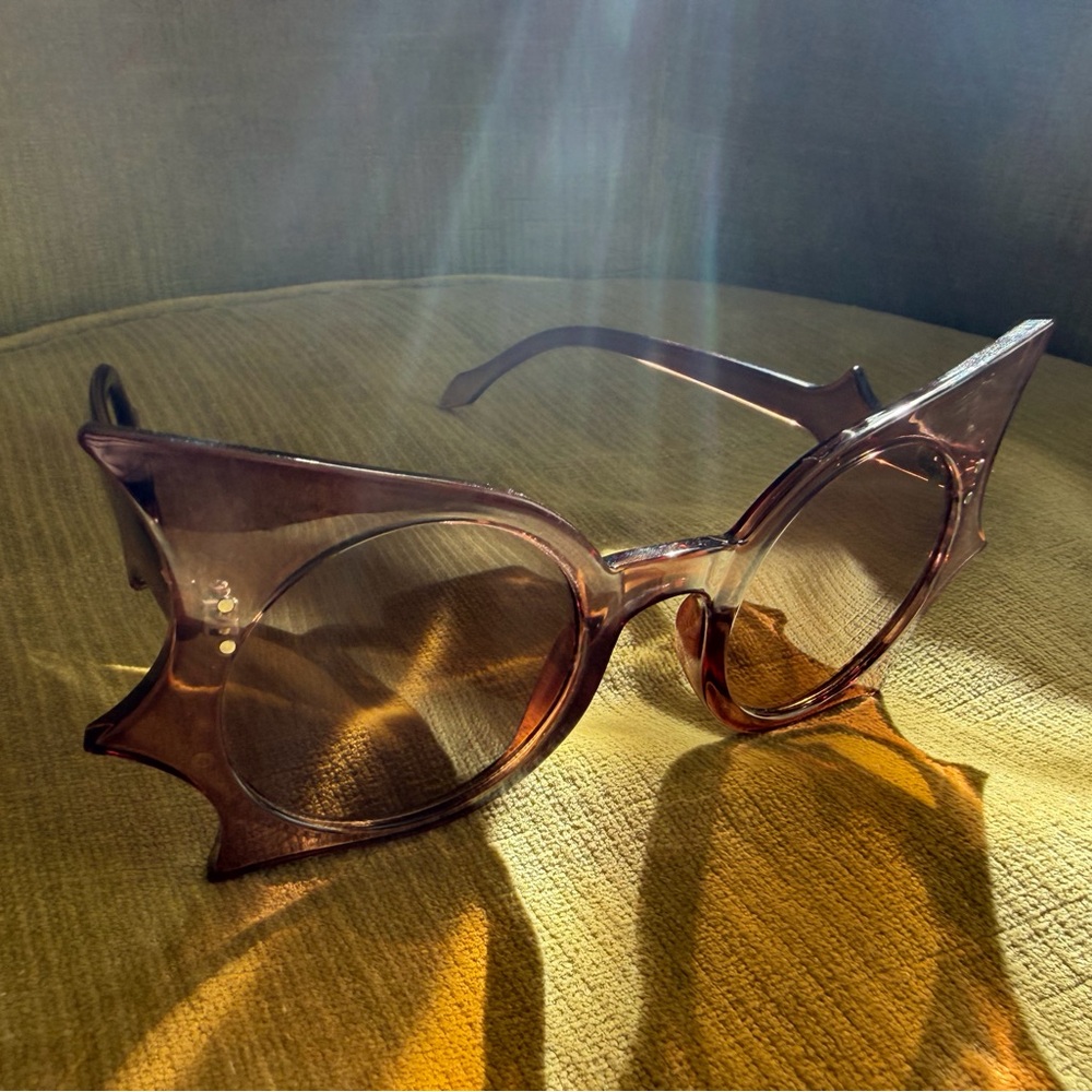 Brown Cat-Eye Bat-Wing Sunglasses - Picture 2 of 6